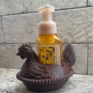 Plastic hen on a nest soap holder